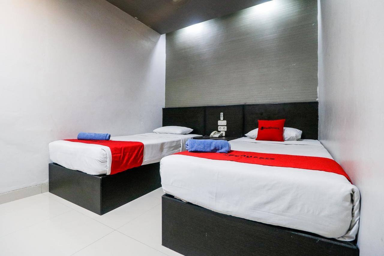 Reddoorz Plus Near Pasar Wisata Pekanbaru Exterior photo