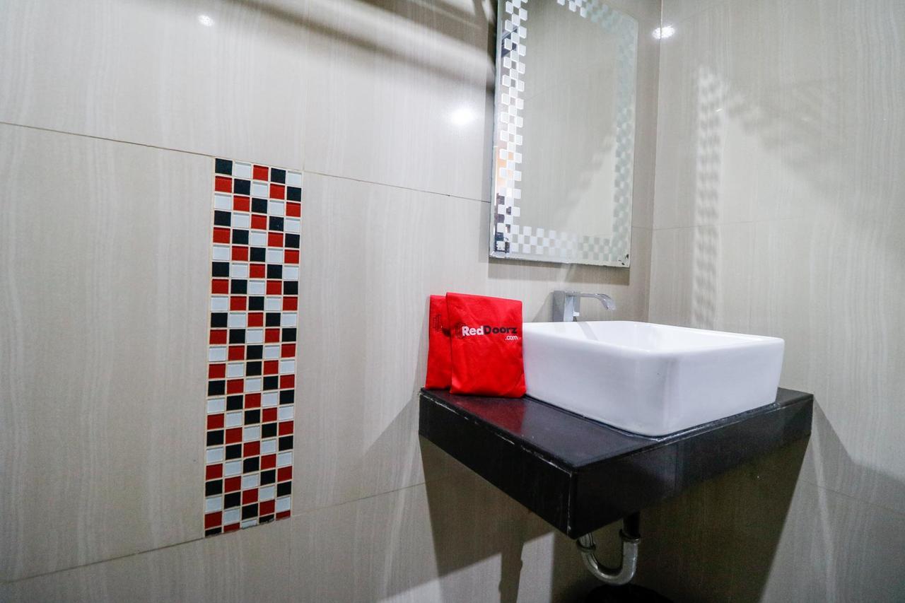 Reddoorz Plus Near Pasar Wisata Pekanbaru Exterior photo